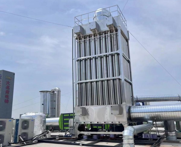Vertical high-voltage wet electrostatic
